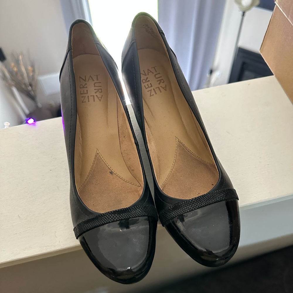 NEW naturalizer wedges